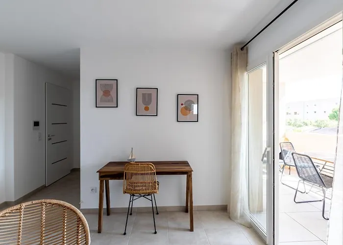 Mari - Appt Confort 150m De La Apartment *